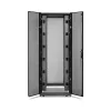 APC AR3350 42U magas, max: 1022 kg 750 mm széles, 1200 mm mély NetShelter SX típusú rackszekrény, fekete oldallal