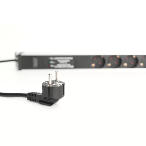 DIGITUS 0U PDU 230V 16A 7xCEE 7/3 aljzat CEE7/7 csatlakozó túlfeszültség védelemmel és vonalszűrővel 2m elosztósor