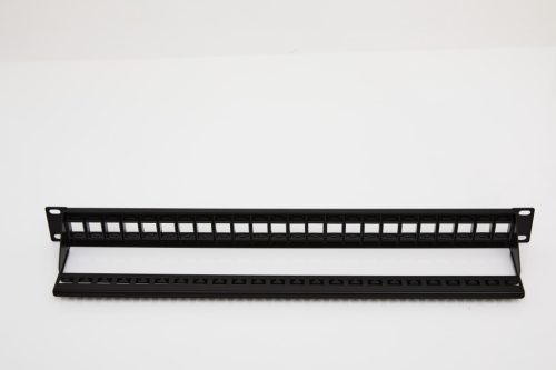 Üres 19" UTP keystone patch panel, 24 portos