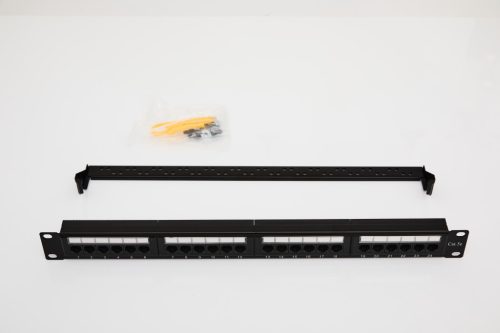 UTP Cat5e patch panel, 24 portos, levehető tehetmentesítővel
