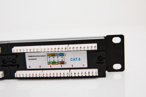 UTP Cat6 patch panel, 24 portos, levehető tehermentesítővel