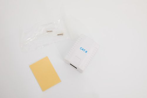 1 portos Cat6 UTP falon kívüli aljzat