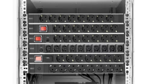 Digitus 7 aljzatos 19" rack PDU túlfesz védett