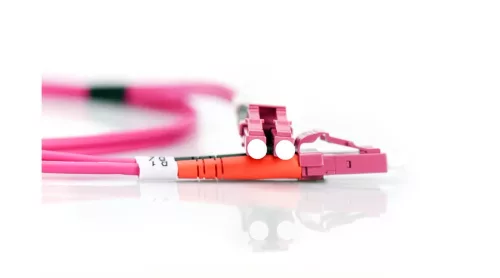 Optikai patch kábel LC-LC 50/125 OM4 duplex 1 m Violet 2 mm LSZH Cable