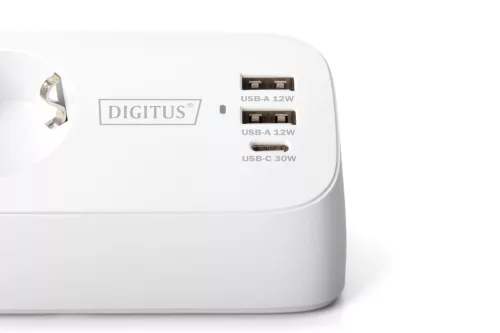DIGITUS DA-70626 3 aljzatos 2x USB-A 1x USB-C fehér 1,5m asztali elosztó