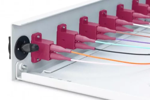 DIGITUS DN-96331-4 19" 1U 12xLC duplex OM4 toldóval pigtaillel és kötőkazettával szerelt optikai patch panel