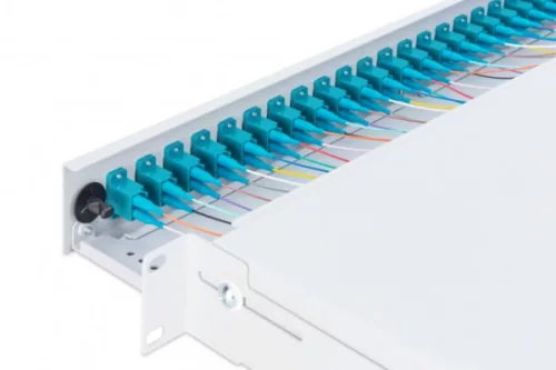 DIGITUS DN-96332/3 19" 1U 24xLC duplex OM3 toldóval pigtaillel és kötőkazettával szerelt optikai patch panel