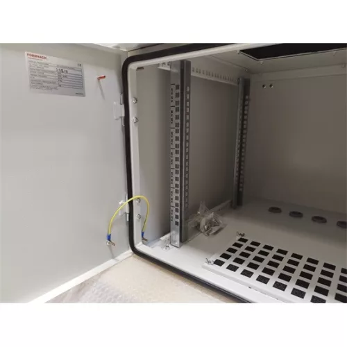 FORMRACK 9U 600x600 IP66 kültéri fali rack szekrény