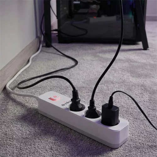 S-Link Túlfeszültségvédő - SPG301S (1,5m, 750 Joule, 16A, 3680W, 3db schuko, fehér)